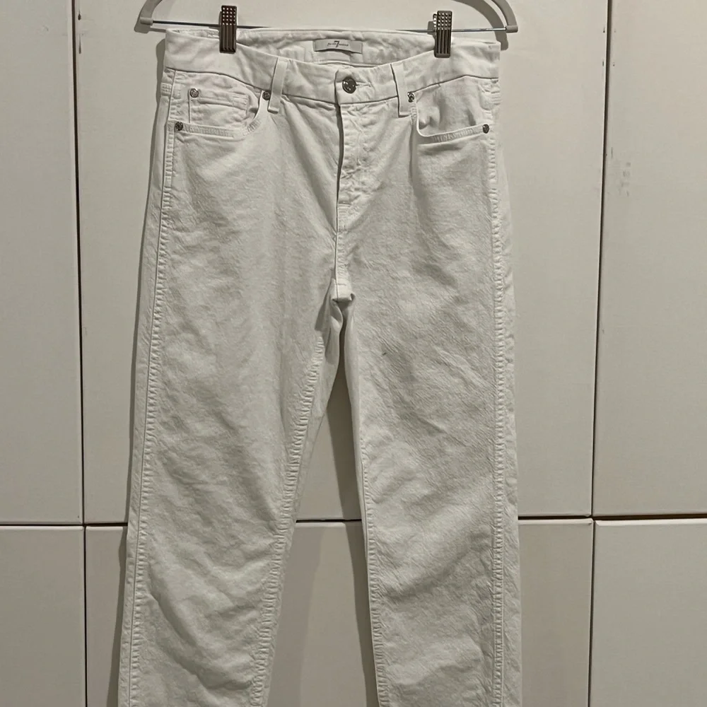 30. 7 For All Mankind white skinny denim pant with raw hem. Size 29 - Picture 13 of 13